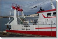 Saint-Malo (2004-08-11) Le Zenith : gros plan sur l'arri&egrave;re et les enrouleurs